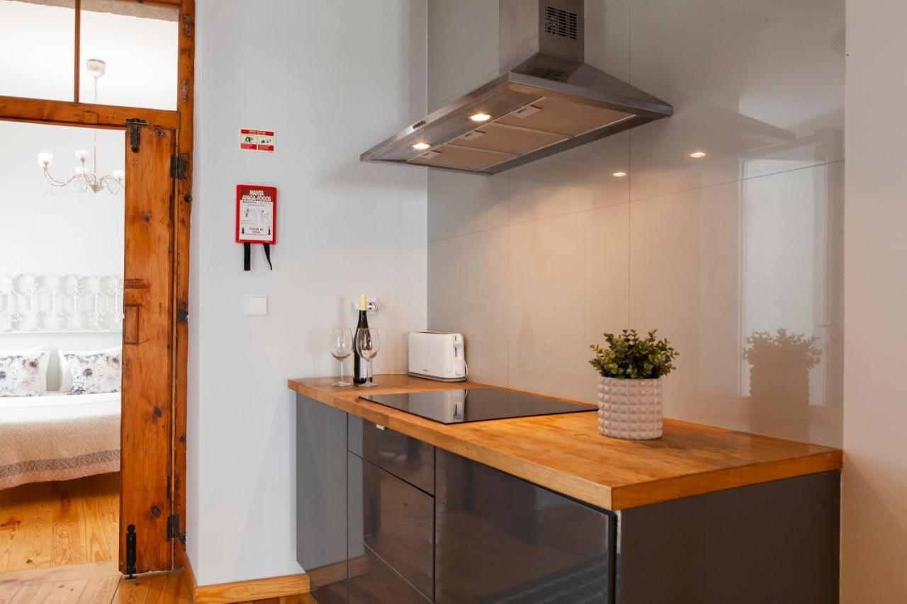 Alfama Terrace Apartment With Authentic XVIII Tiles And Historic Notes 3 Bedrooms & 2 Bathrooms Ac Lisboa Eksteriør billede